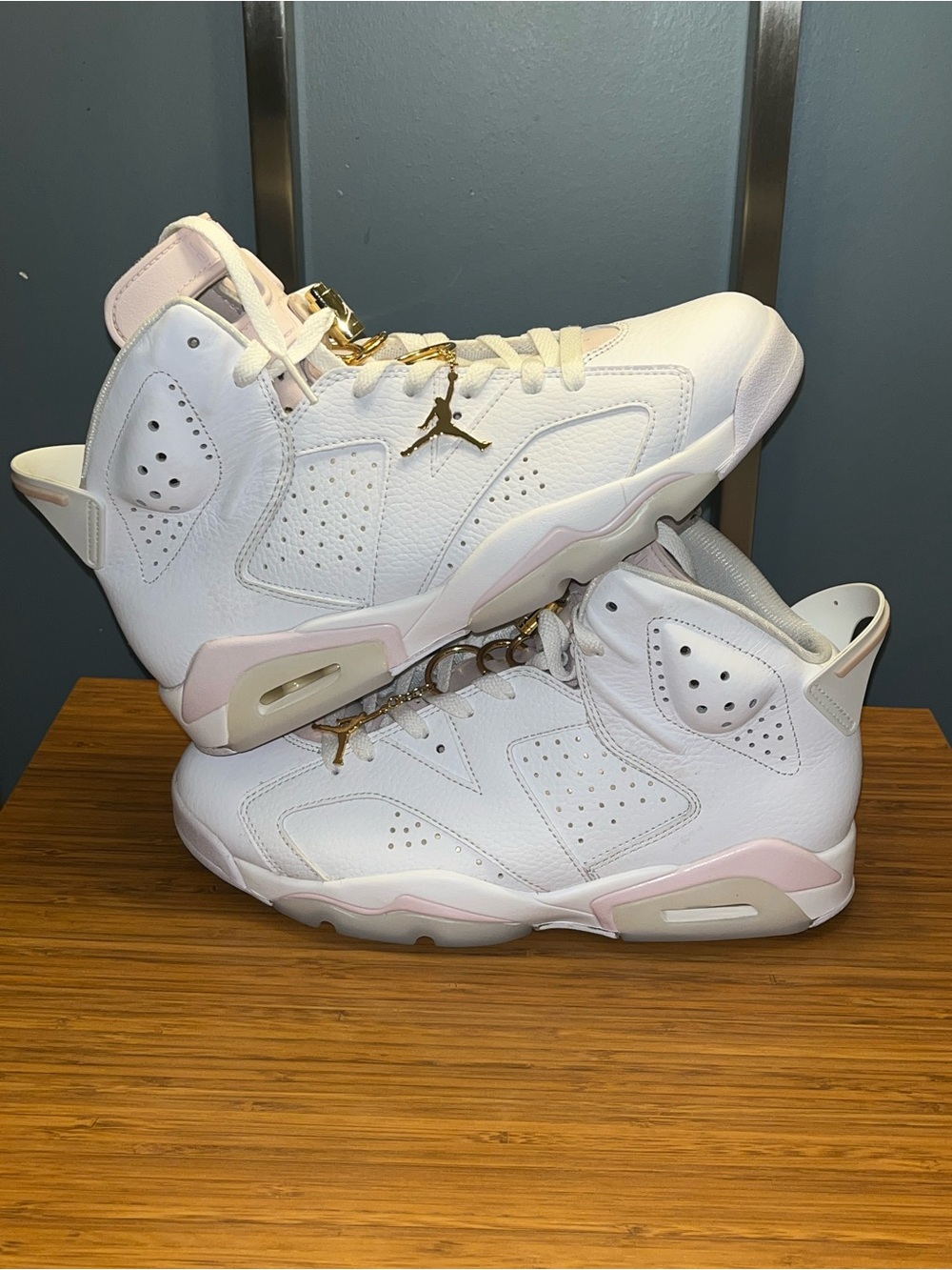 Nike Wmns air Jordan 6 gold hoops size 10.5